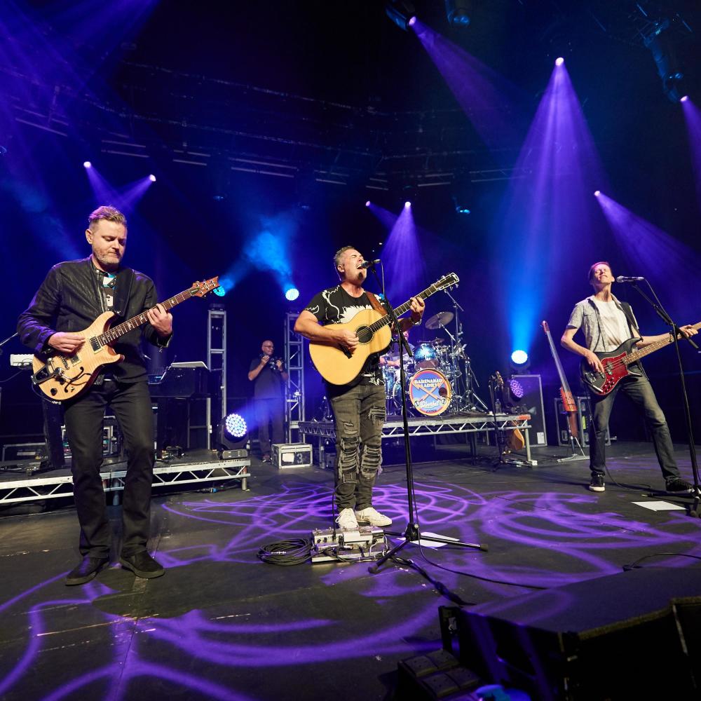 Barenaked Ladies, Gin Blossoms & Toad The Wet Sprocket at Les Schwab Amphitheater